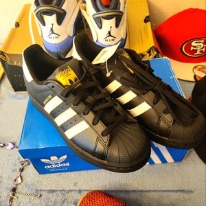 BRAND NEW Adidas Superstar J "Black White" Size 5